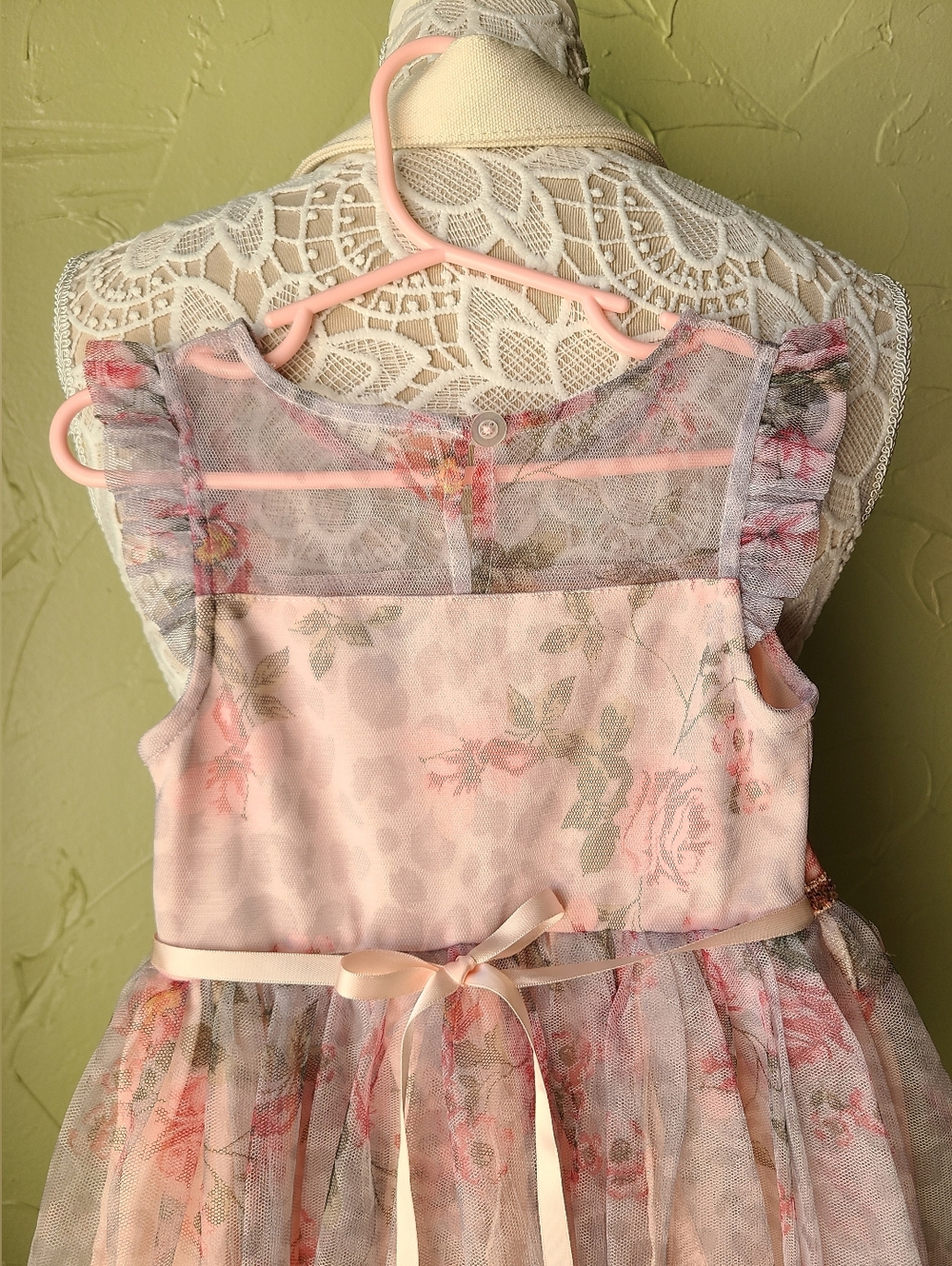 Size 4 - Picture 7 of 7